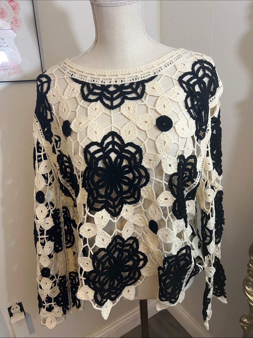 Women’s Black and Beige Boho Open Stitch Crochet Floral Sweater 1X Hippie Nomad